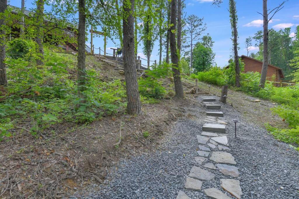 Enchanted Forest Cabin And Teepee! Lights & Laser Show! Private Hot Tub! Unique Stay! セバービル エクステリア 写真