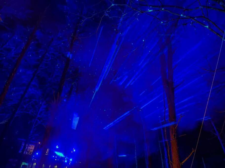 Enchanted Forest Cabin And Teepee! Lights & Laser Show! Private Hot Tub! Unique Stay! セバービル エクステリア 写真