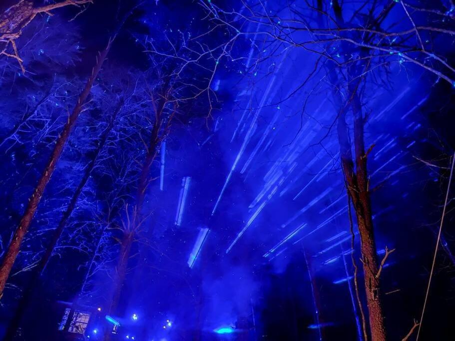 Enchanted Forest Cabin And Teepee! Lights & Laser Show! Private Hot Tub! Unique Stay! セバービル エクステリア 写真