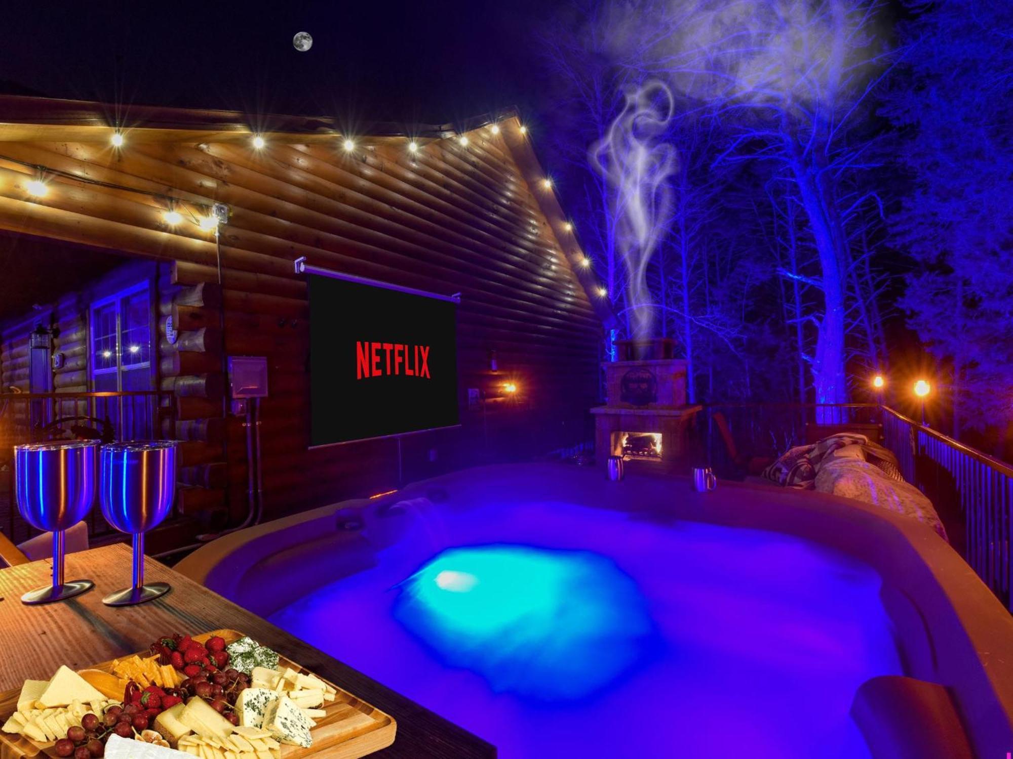 Enchanted Forest Cabin And Teepee! Lights & Laser Show! Private Hot Tub! Unique Stay! セバービル エクステリア 写真